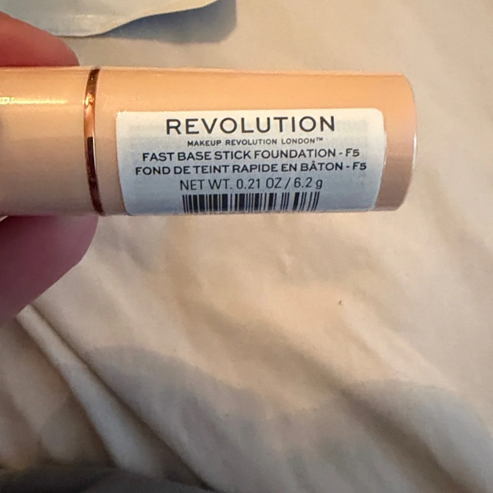 Revolution stick foundation‎